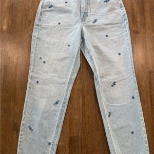 American Eagle Light Wash Embroidered Mom Jeans | High Rise | Size 6
